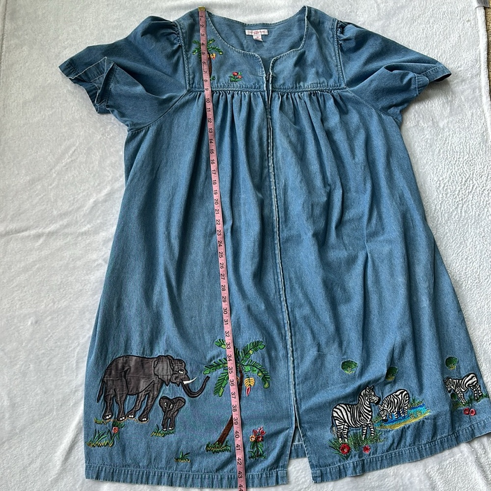 Vintage Women’s Plus Size Denim Embroidered Safari Art‎ Full Zip Pocket Dress 2X - Picture 10 of 10